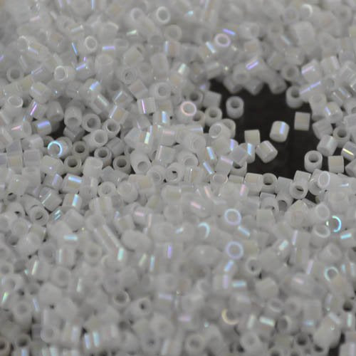 Delica 15/0 Beads - db15-0202 - White Pearl Opaque AB 5.2g