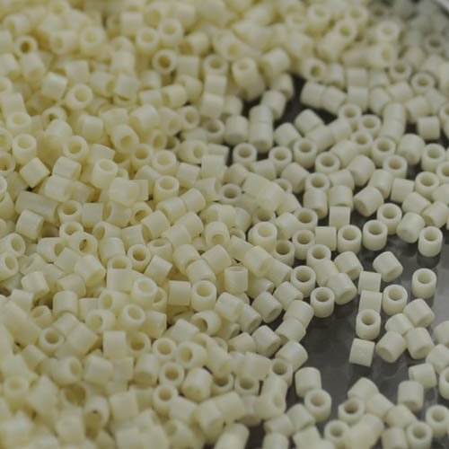 Delica 15/0 Beads - db15-0883 - Matte Cream AB 5.2g