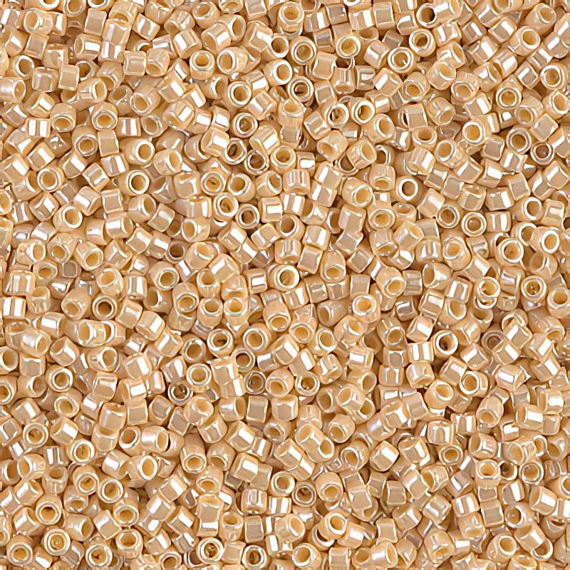 Delica 11/0 Beads - db1561 - Opaque Pear Luster 5.2g