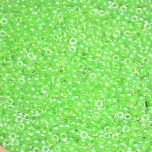Miyuki Seed Beads 15/0 mb15-0228 - Light Green Lined Crystal