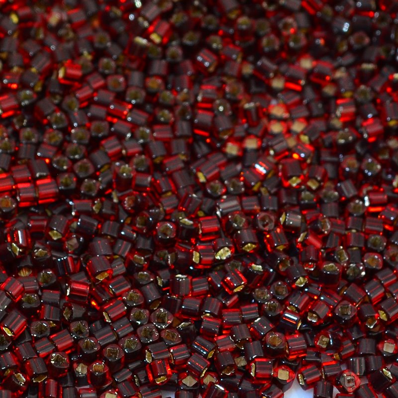 Japanese Seedbeads - 1.5mm Toho Cubes - Silver Lined Ruby Red